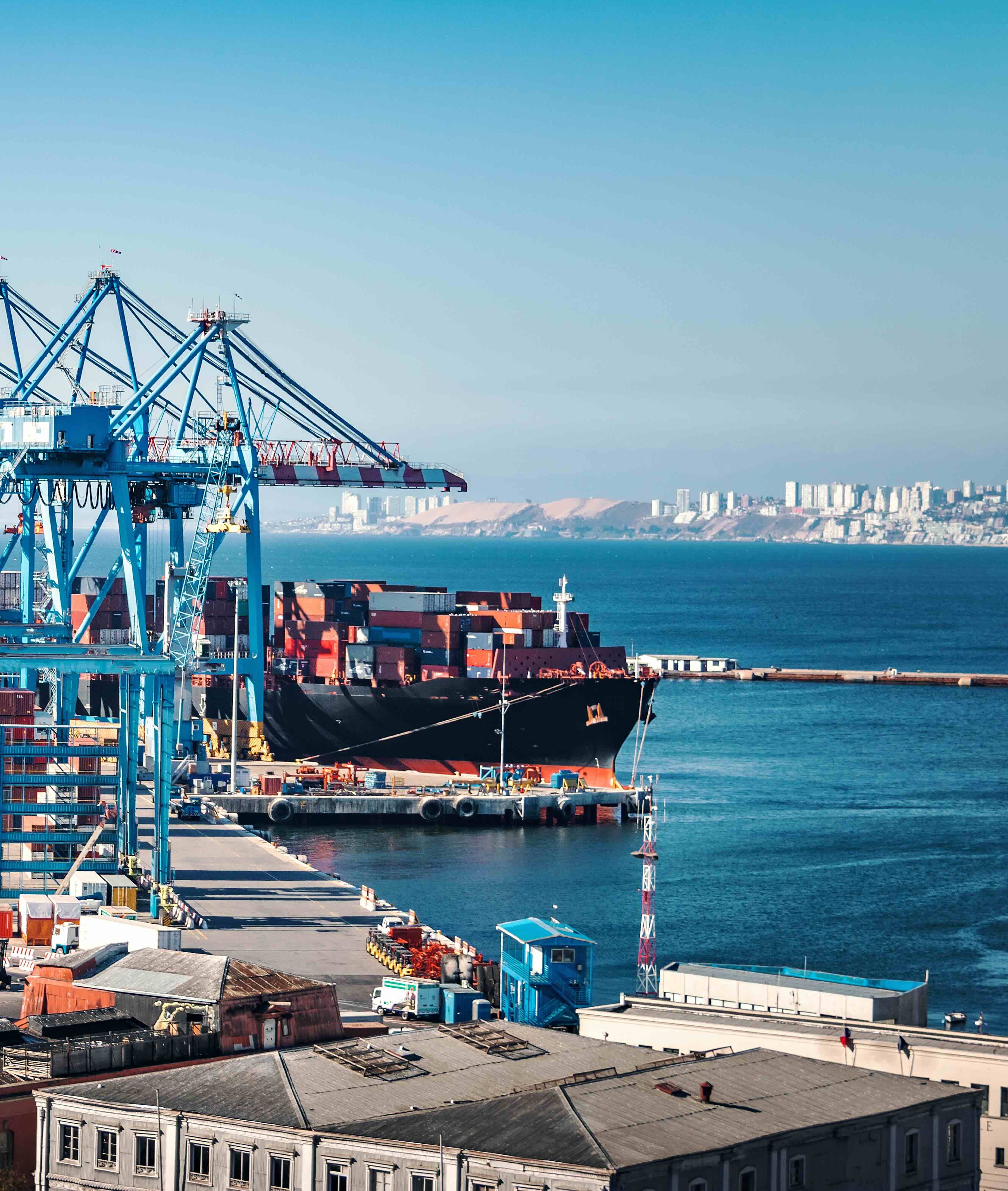 Port maritime avec conteneurs